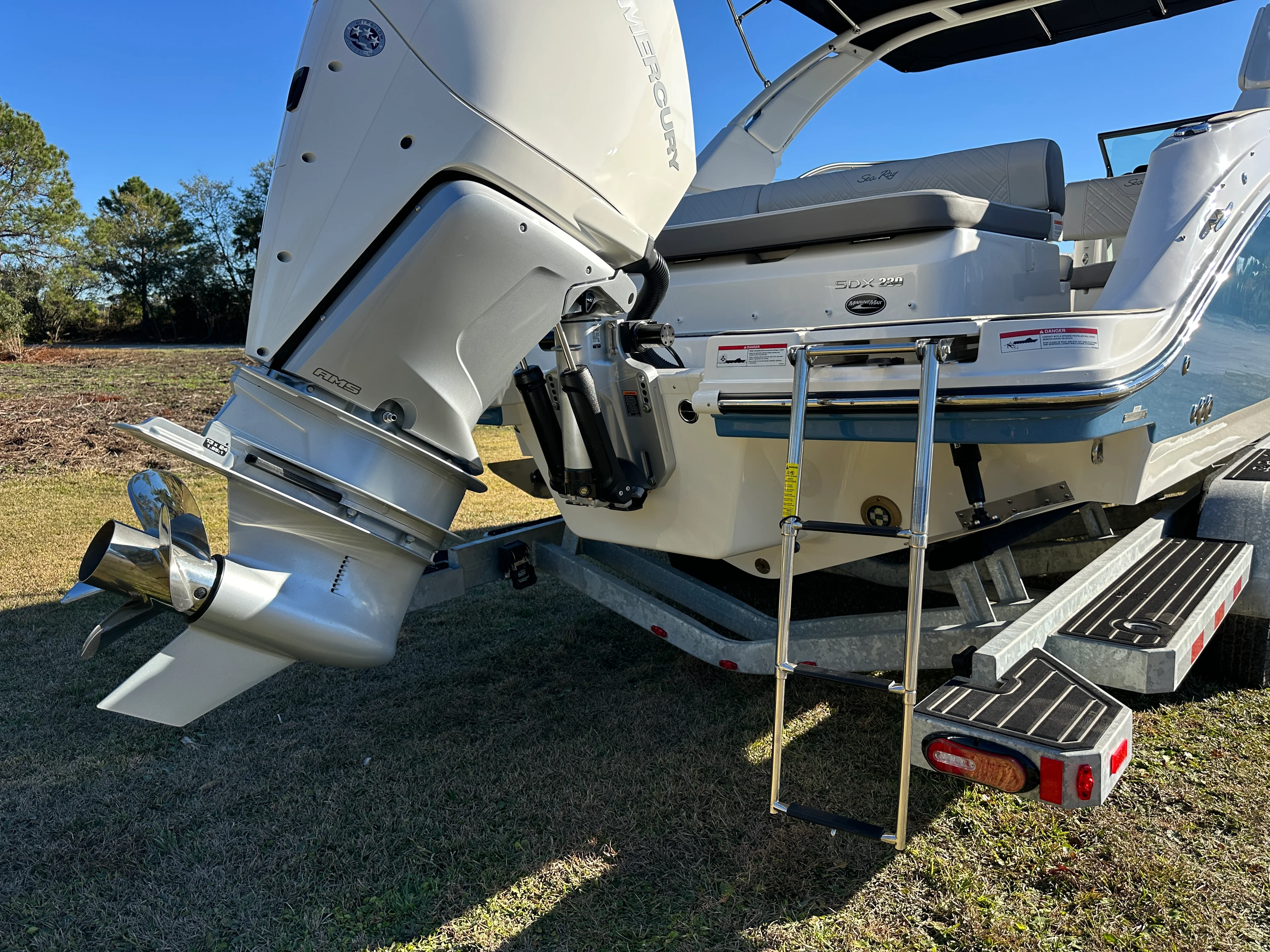 2026 Sea Ray SDX 230 Outboard Image Thumbnail #5