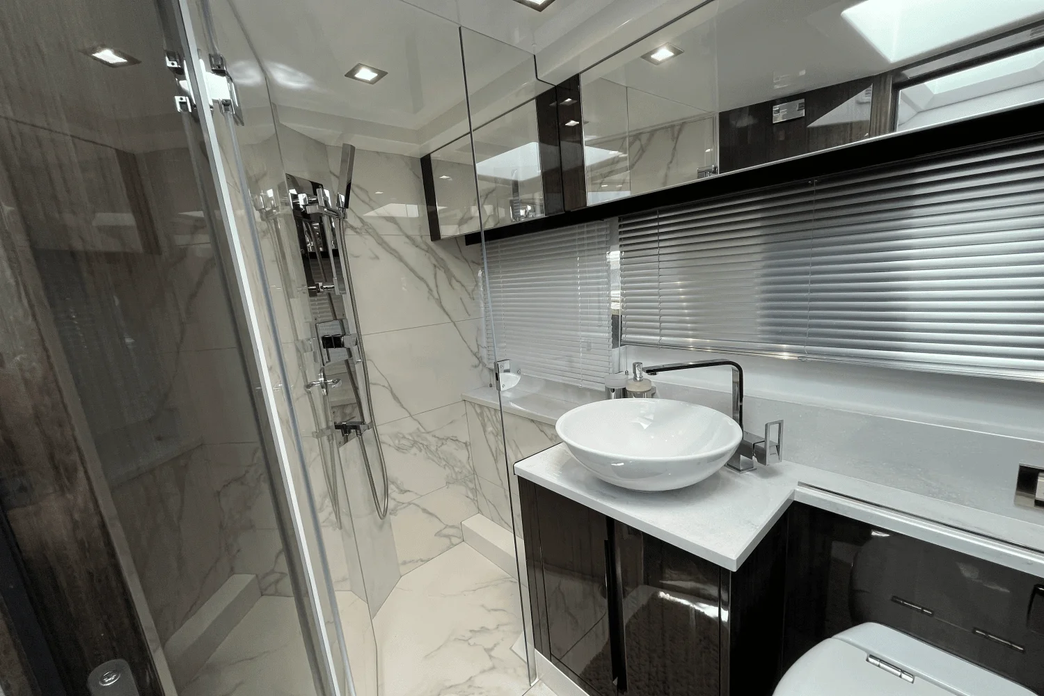 2022 Galeon 470 Sky Image Thumbnail #33