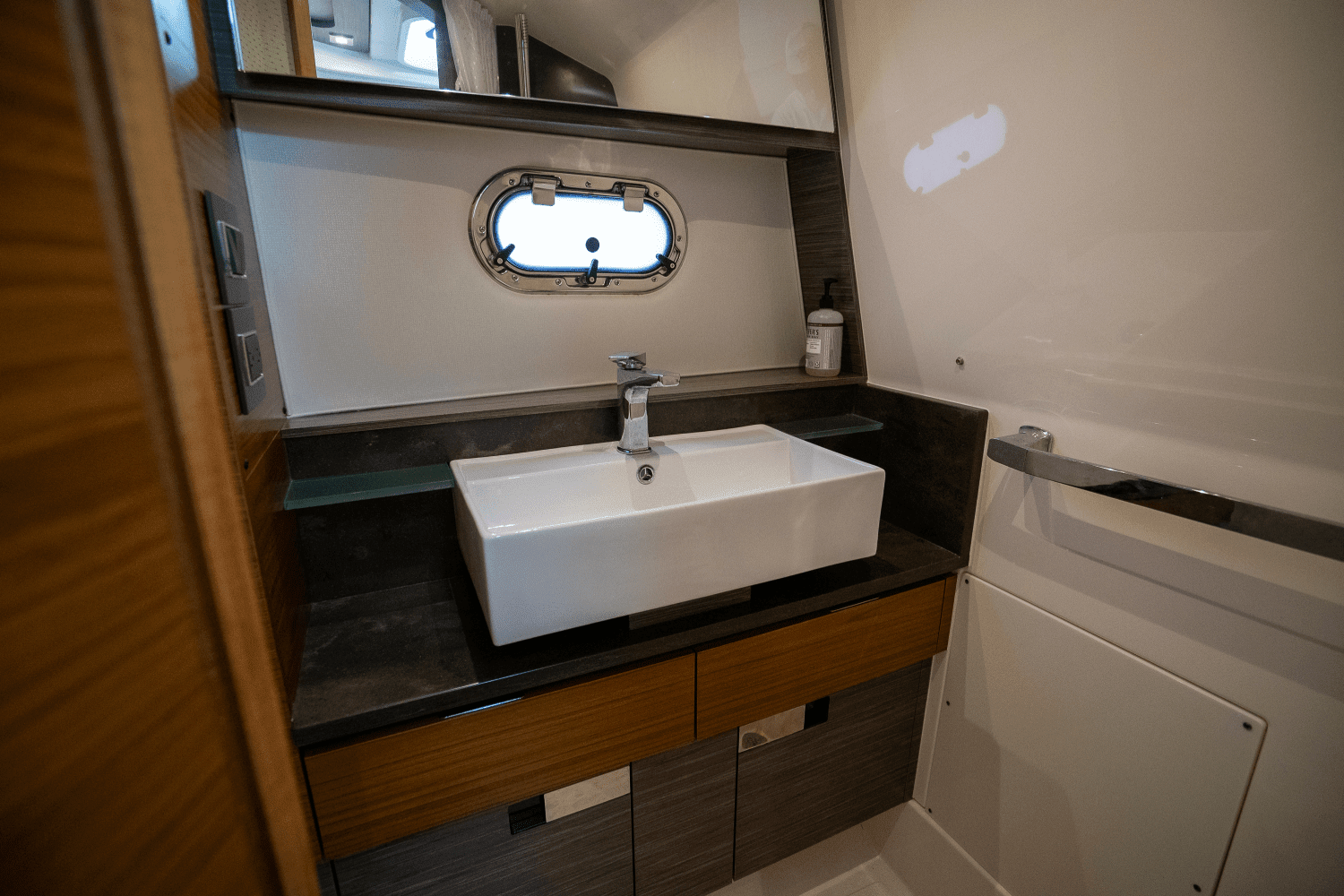 2018 Tiara Yachts 38 LS Image Thumbnail #27