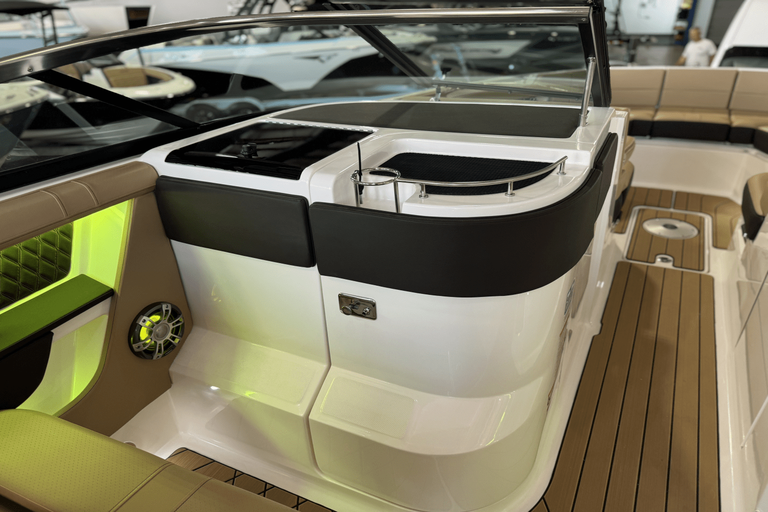 2025 Sea Ray SLX 310 Outboard Image Thumbnail #15