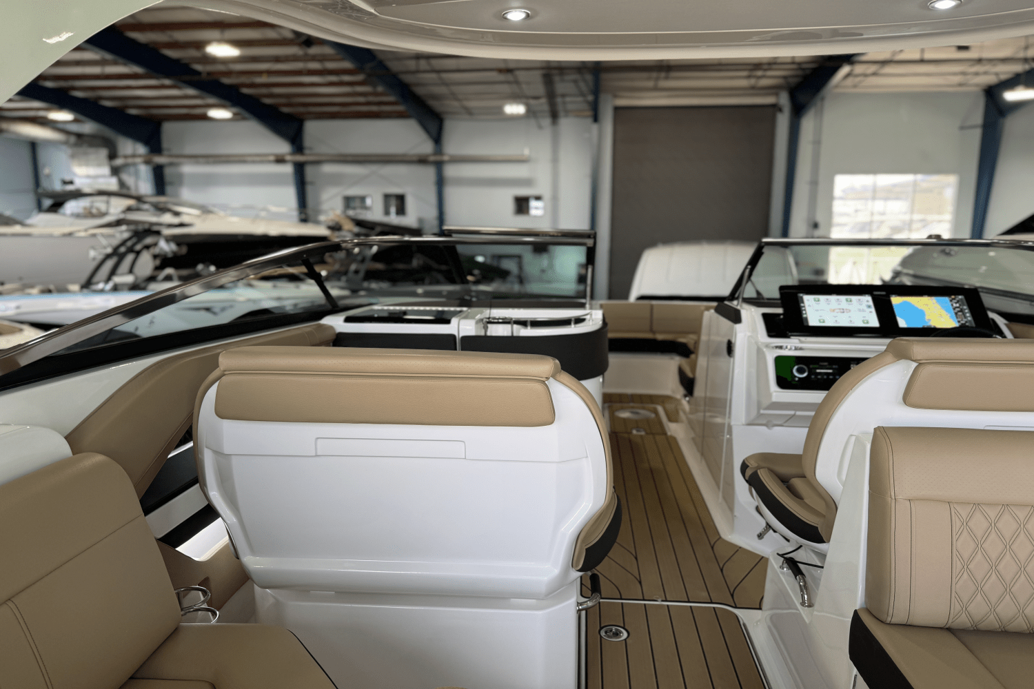 2025 Sea Ray SLX 310 Outboard Image Thumbnail #10
