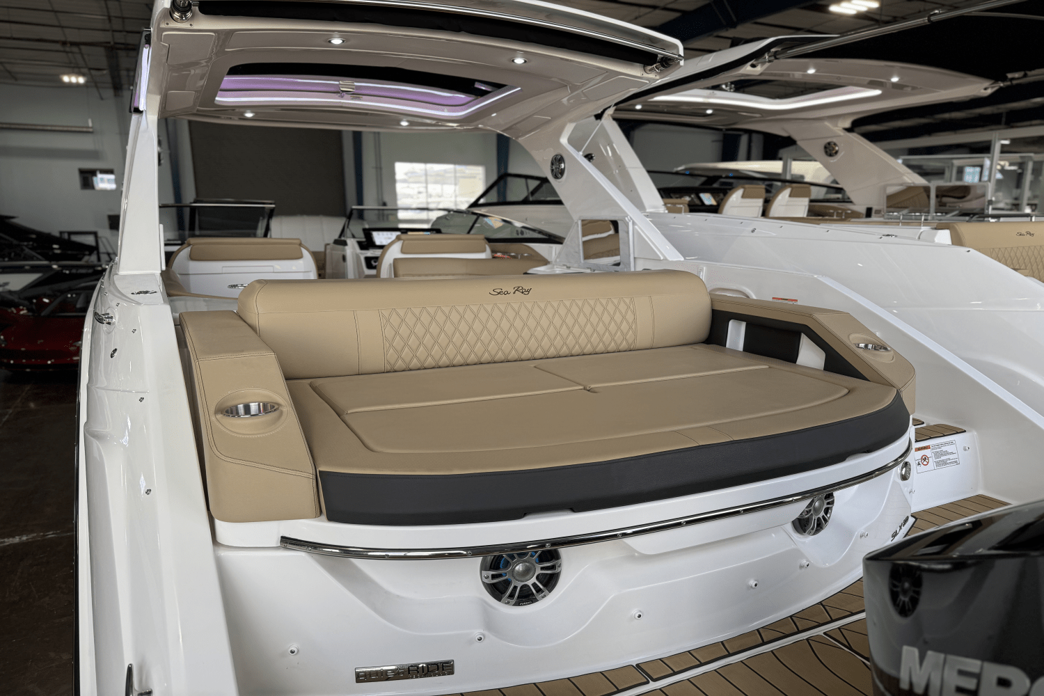 2025 Sea Ray SLX 310 Outboard Image Thumbnail #2