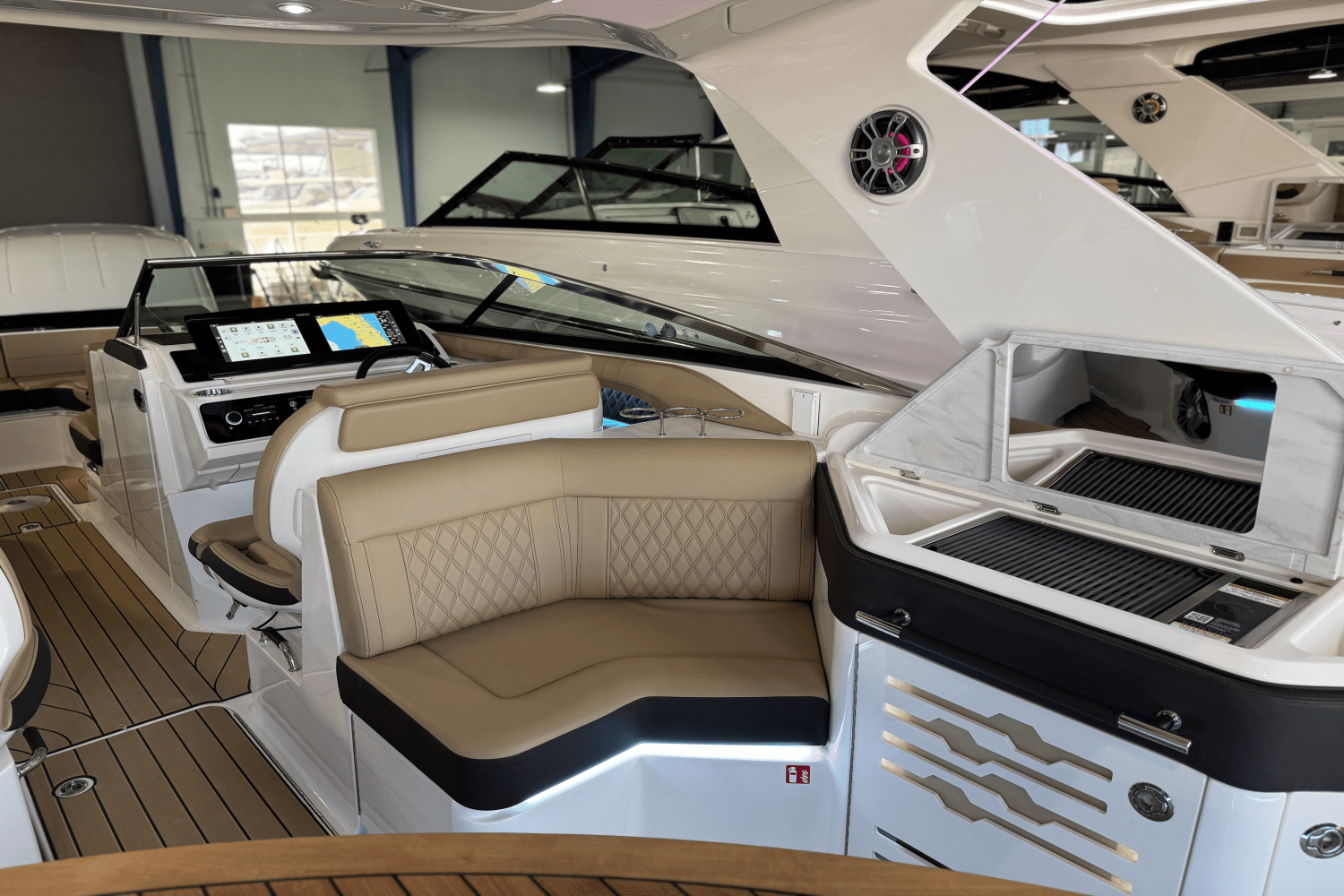 2025 Sea Ray SLX 310 Outboard Image Thumbnail #7