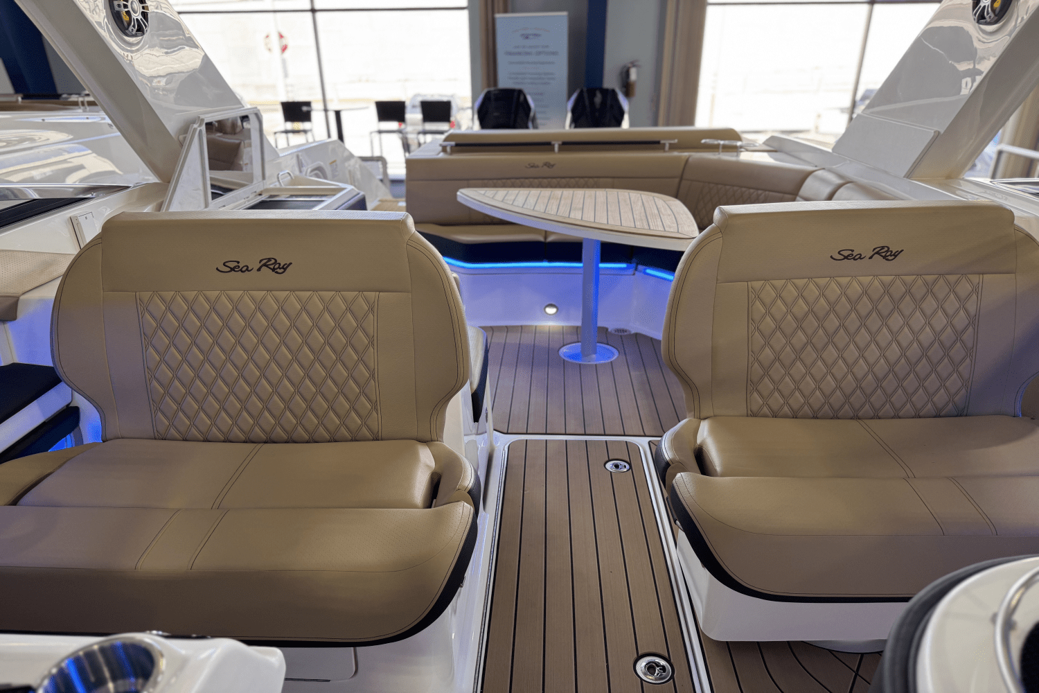 2025 Sea Ray SLX 310 Outboard Image Thumbnail #20