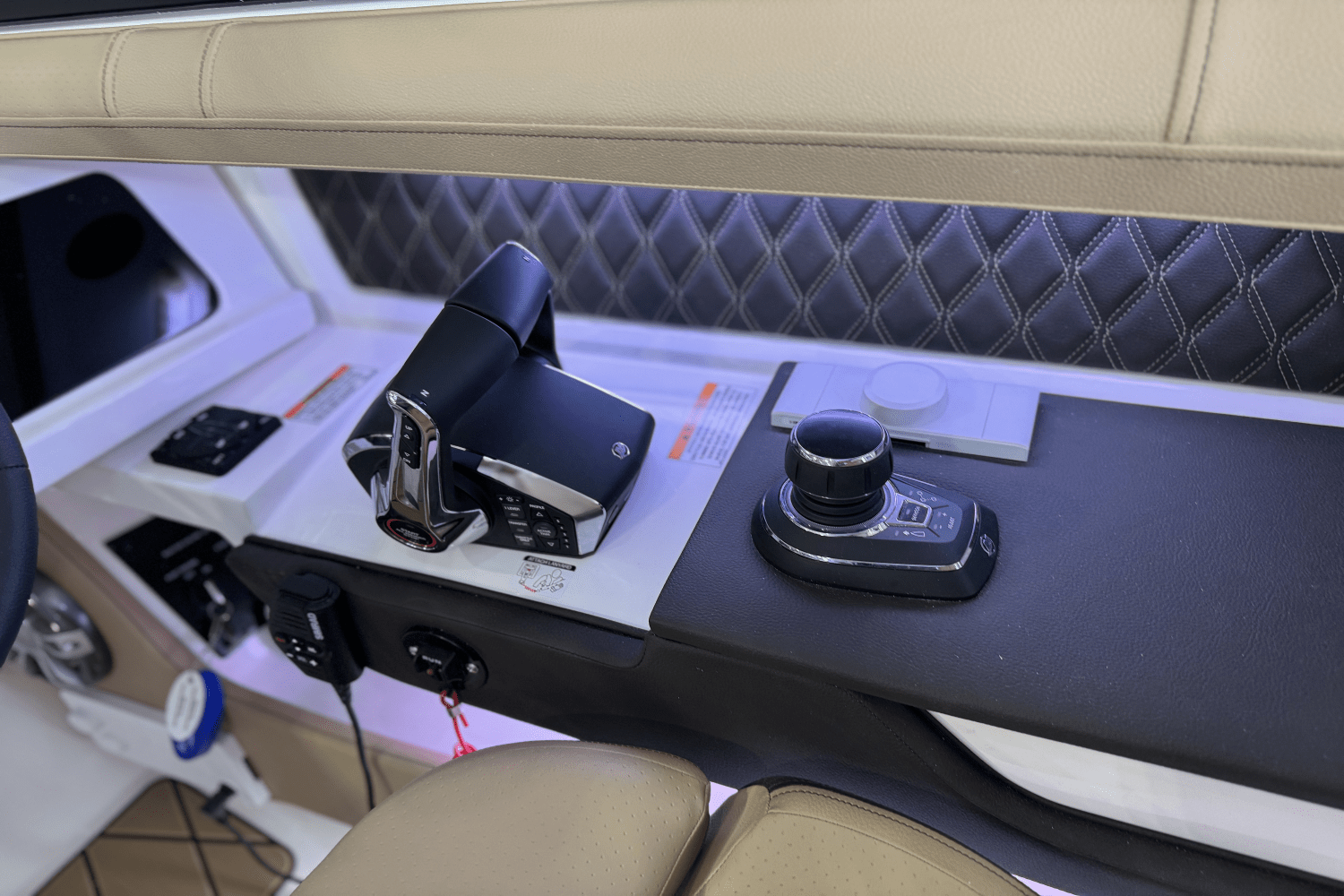 2025 Sea Ray SLX 310 Outboard Image Thumbnail #14
