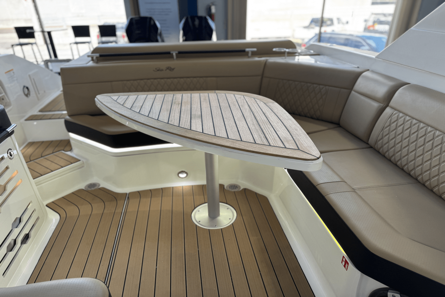 2025 Sea Ray SLX 310 Outboard Image Thumbnail #24