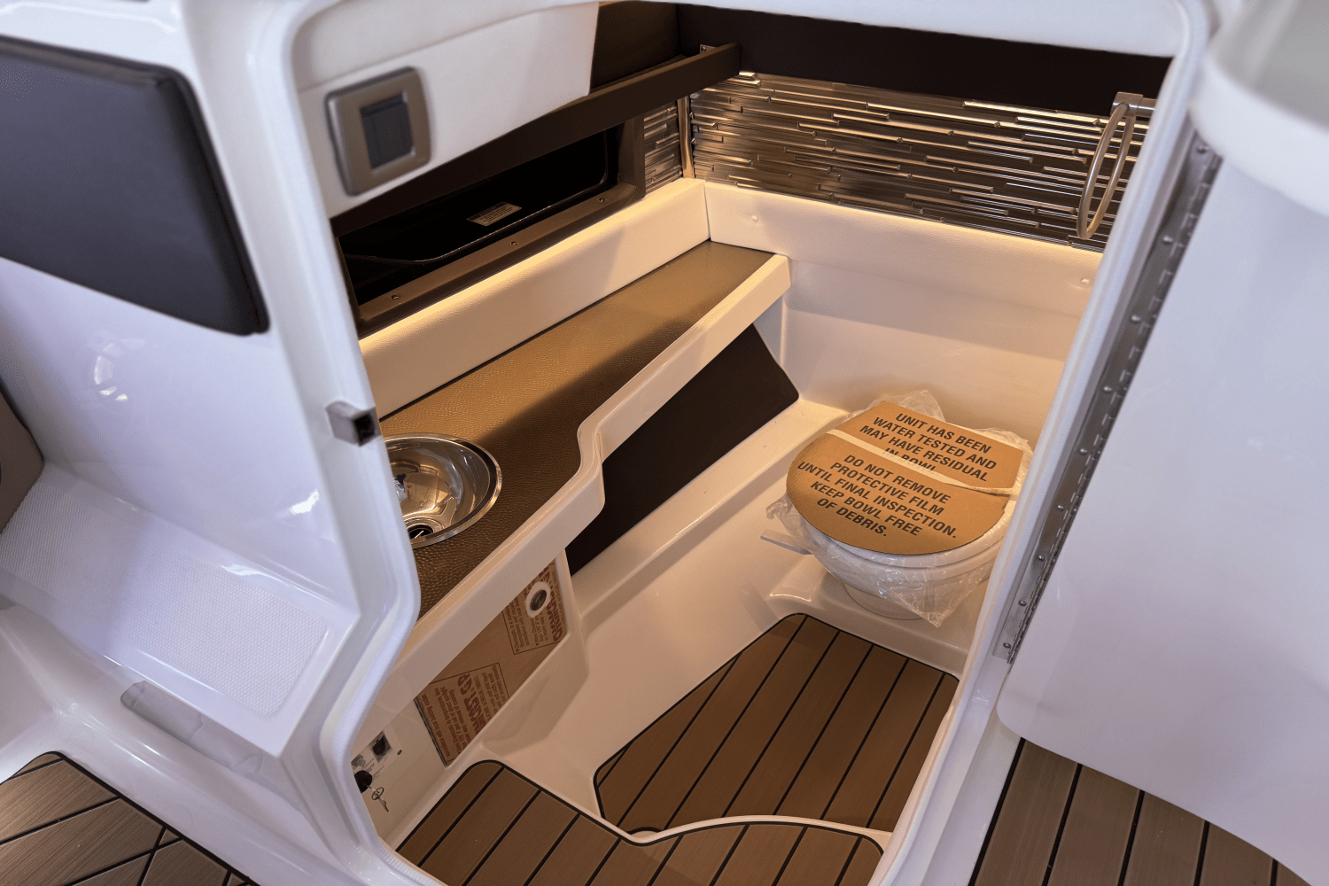 2025 Sea Ray SLX 310 Outboard Image Thumbnail #16