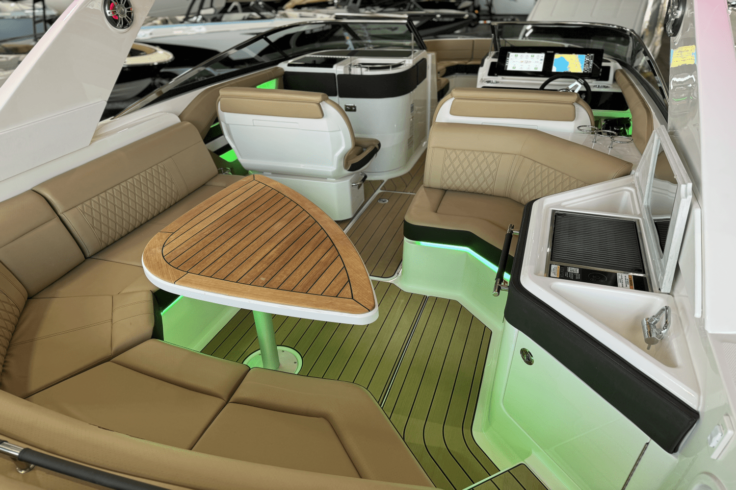 2025 Sea Ray SLX 310 Outboard Image Thumbnail #6