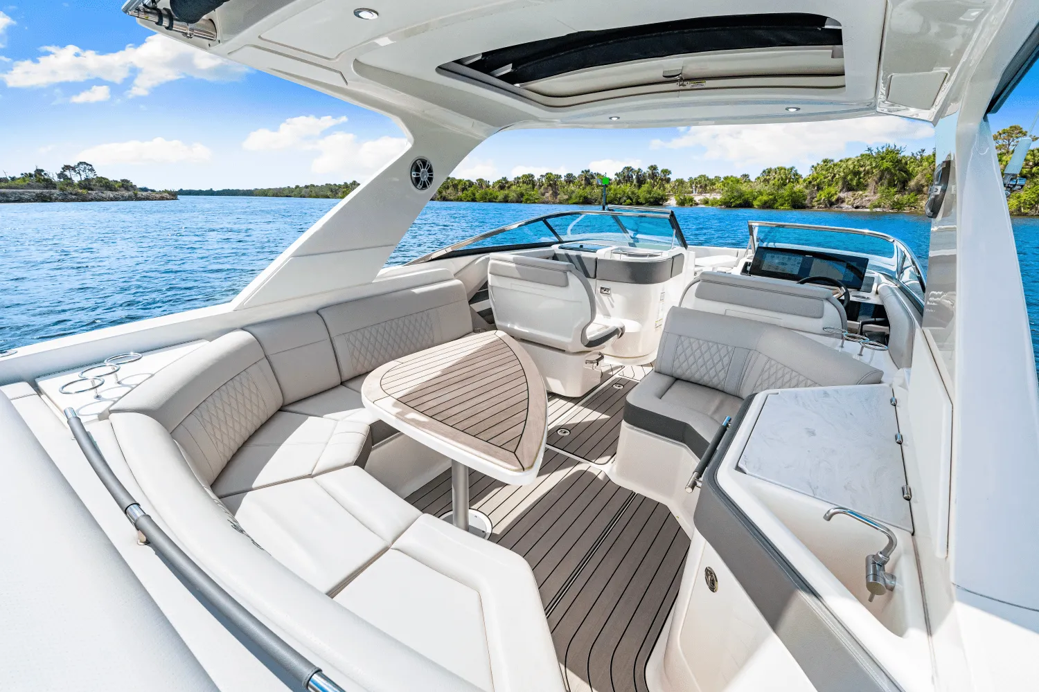 2026 Sea Ray SLX 310 Ouboard Image Thumbnail #23