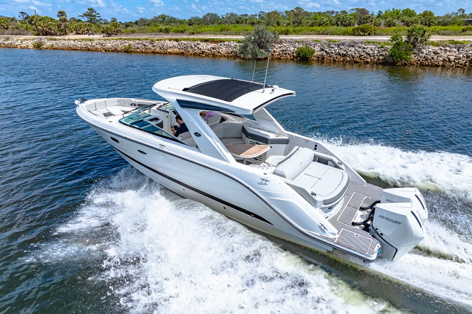 2026 Sea Ray SLX 310 Ouboard Image Thumbnail #17