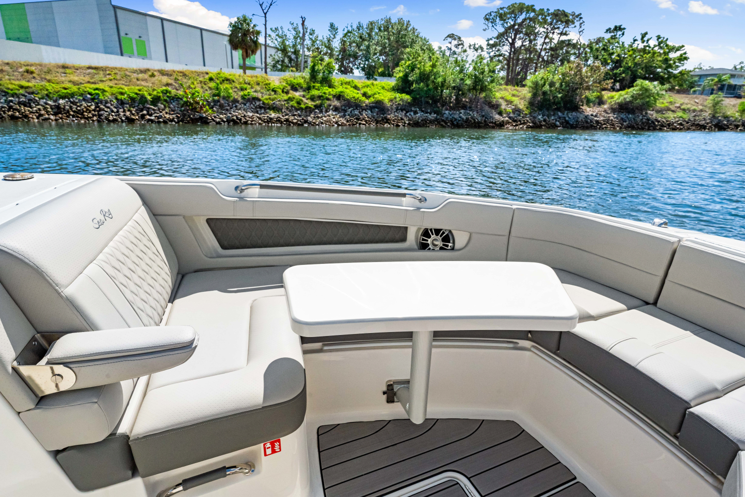 2026 Sea Ray SLX 310 Outboard Image Thumbnail #37