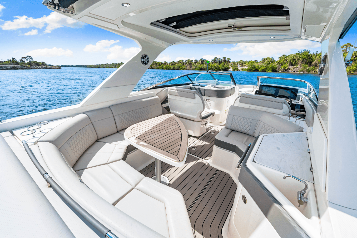 2026 Sea Ray SLX 310 Outboard Image Thumbnail #23