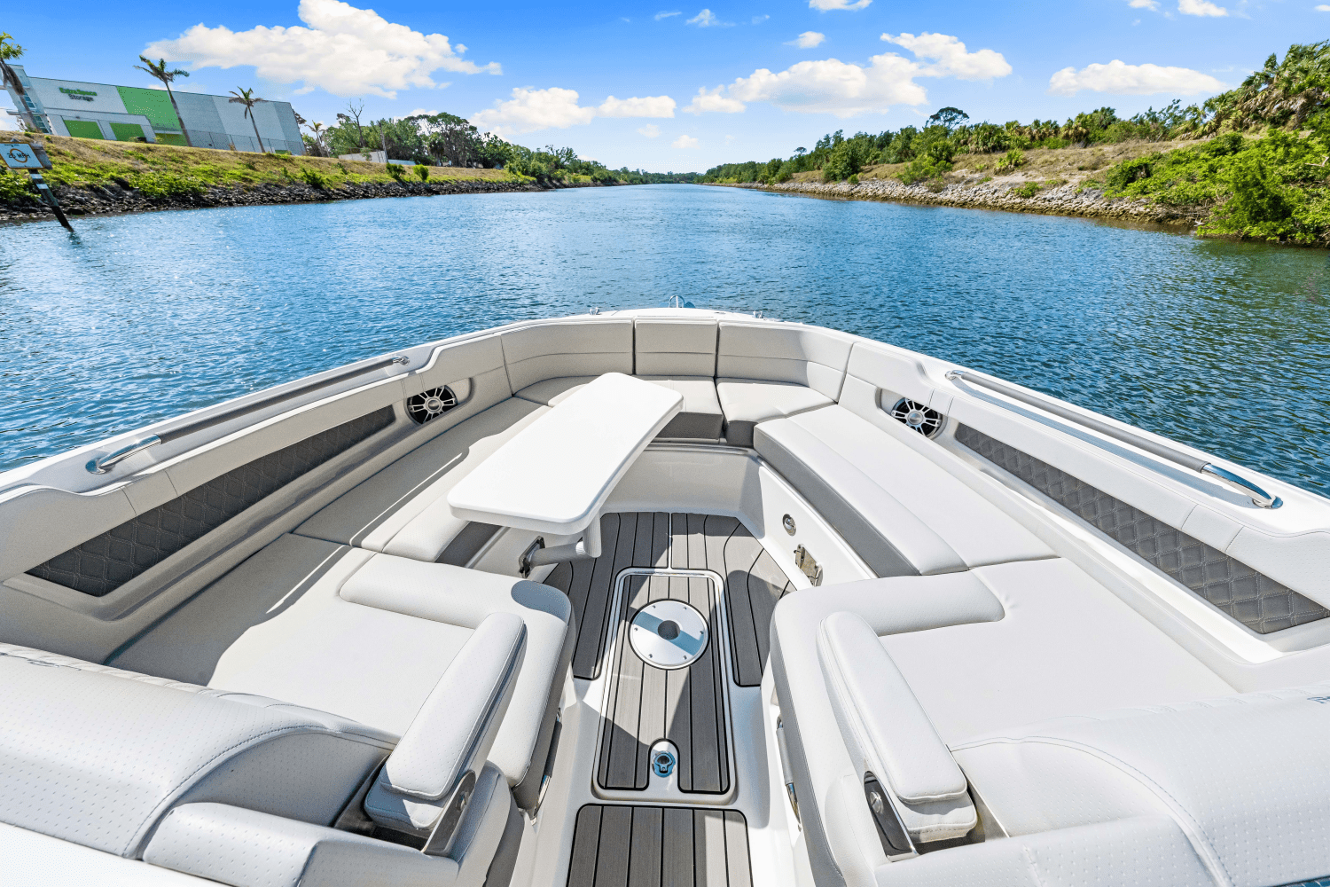 2026 Sea Ray SLX 310 Outboard Image Thumbnail #36