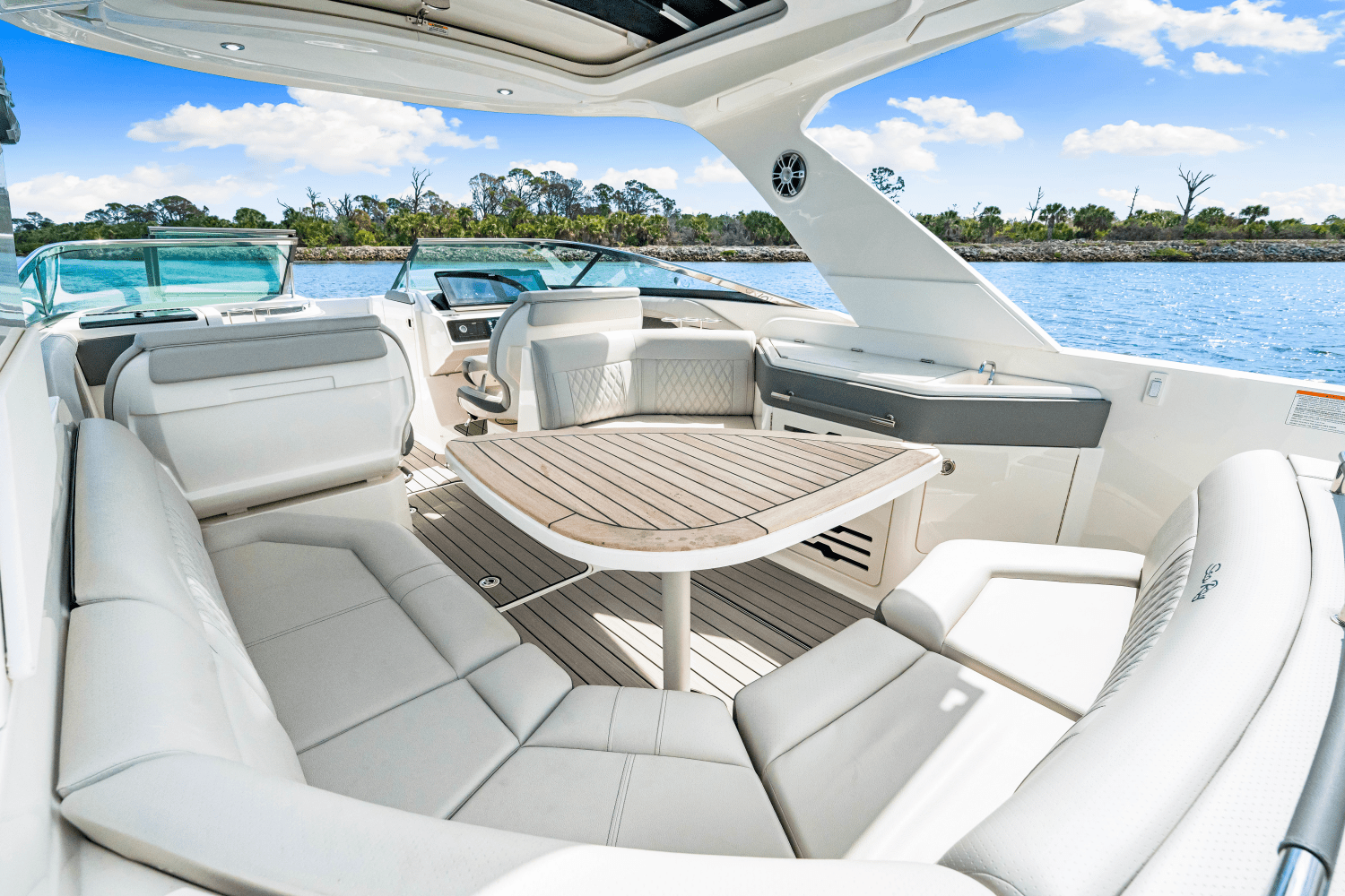 2026 Sea Ray SLX 310 Outboard Image Thumbnail #25