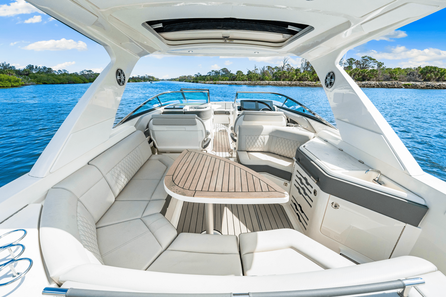 2026 Sea Ray SLX 310 Outboard Image Thumbnail #24