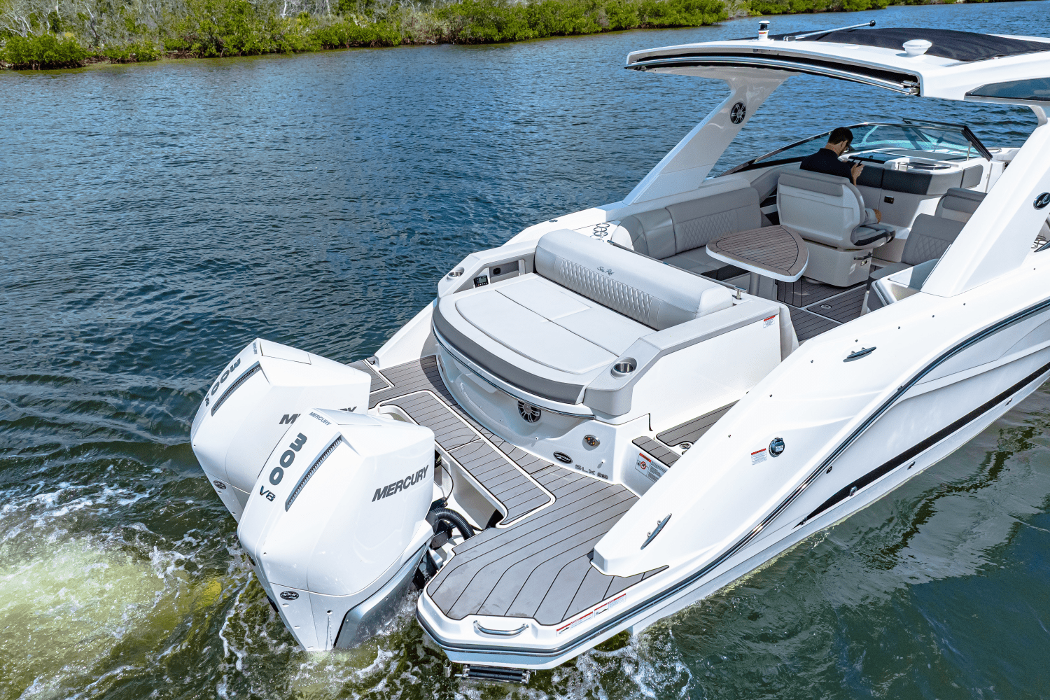2026 Sea Ray SLX 310 Outboard Image Thumbnail #5