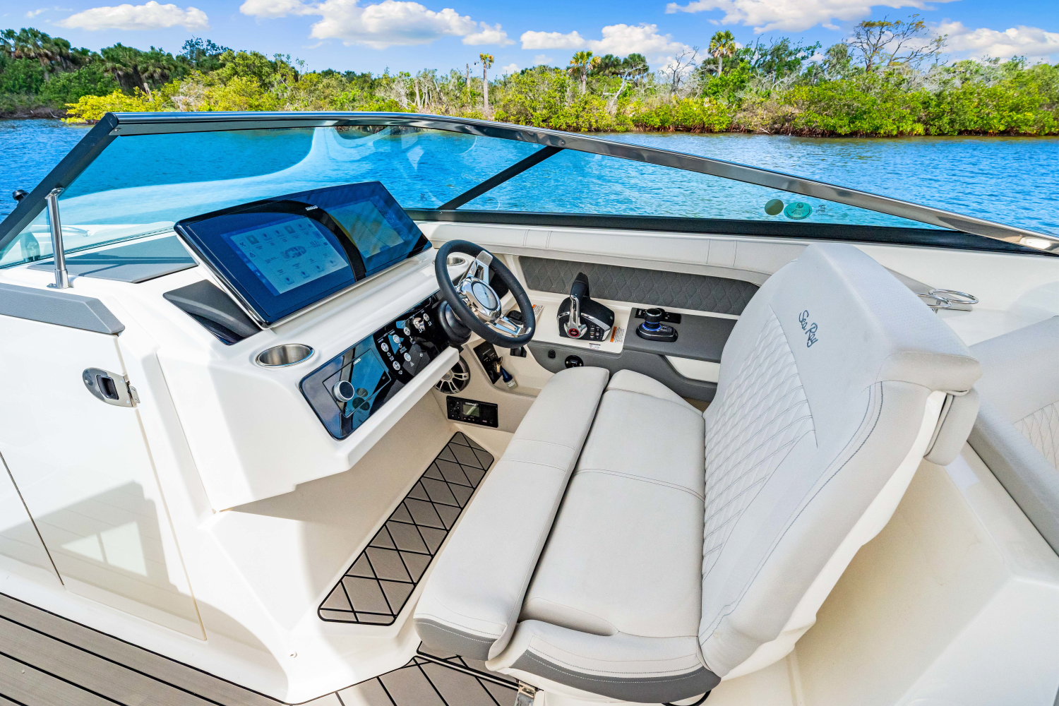 2026 Sea Ray SLX 310 Outboard Image Thumbnail #32