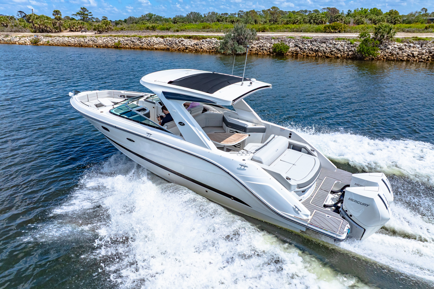 2026 Sea Ray SLX 310 Outboard Image Thumbnail #17