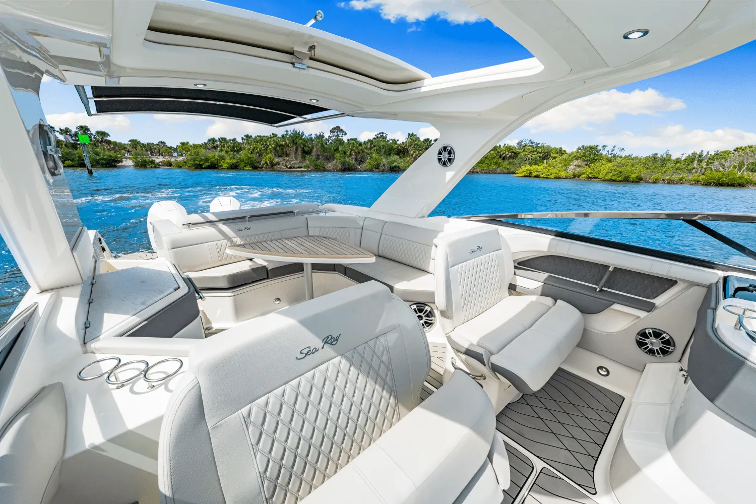 2026 Sea Ray SLX 310 Ouboard Image Thumbnail #31