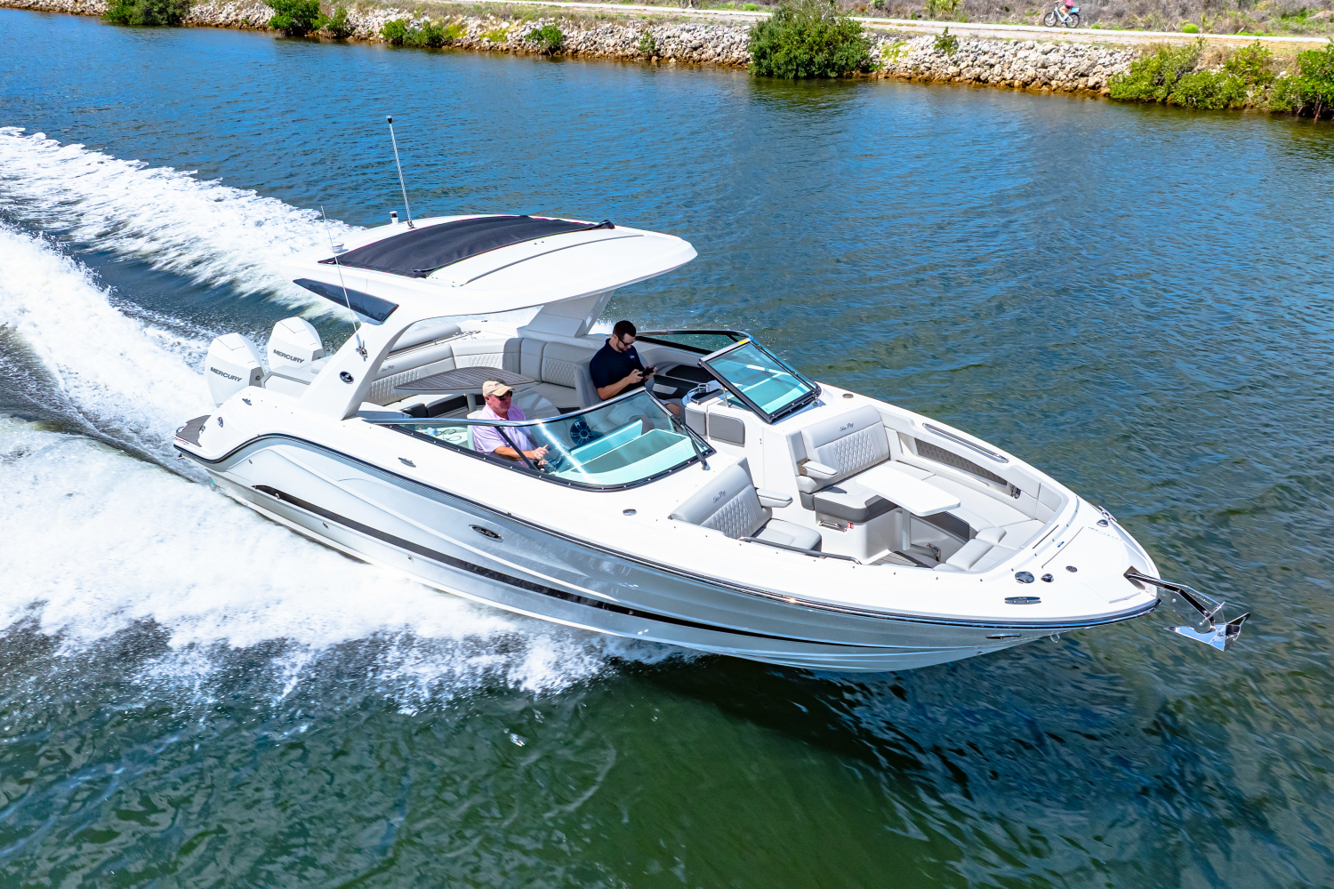 2026 Sea Ray SLX 310 Ouboard Image Thumbnail #14