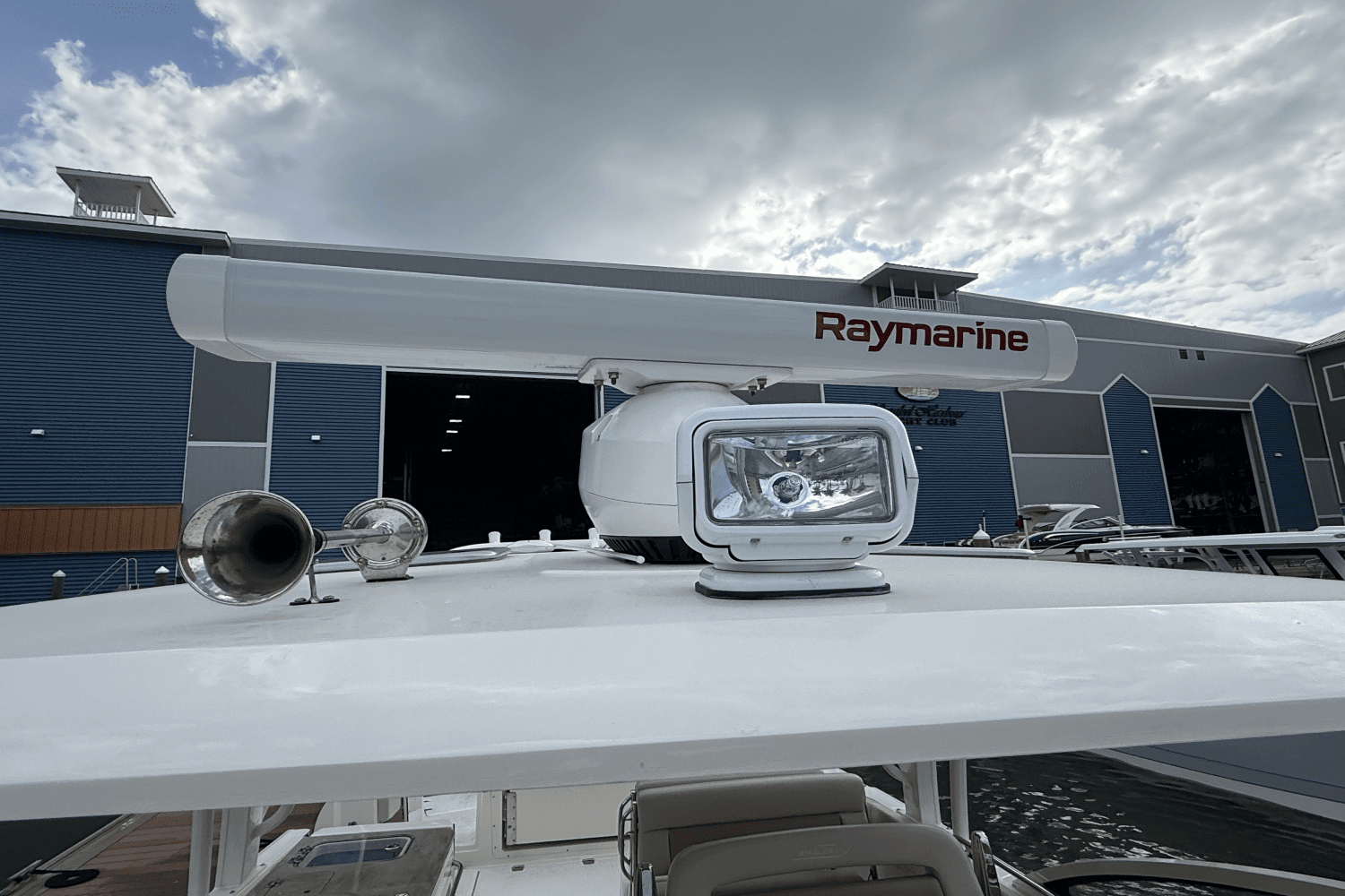 2022 Boston Whaler 320 VANTAGE Image Thumbnail #38