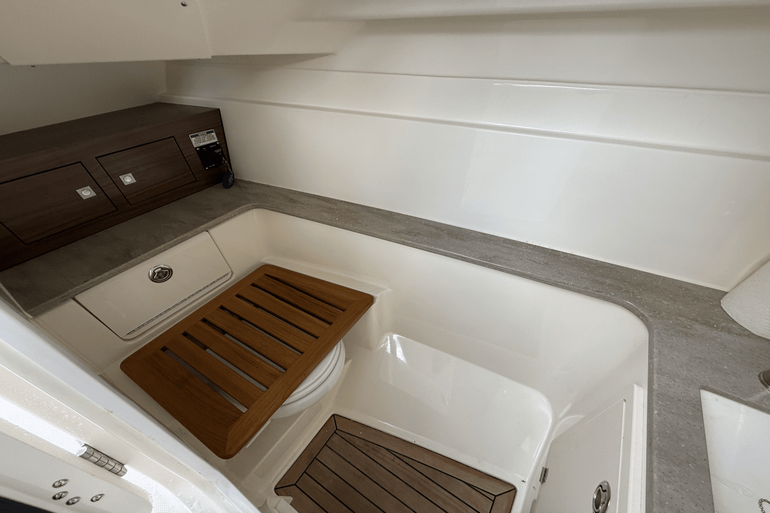 2022 Boston Whaler 320 VANTAGE Image Thumbnail #39