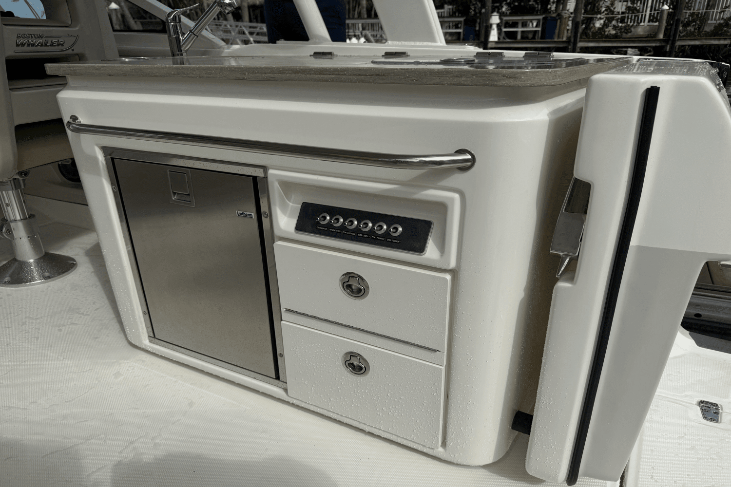 2022 Boston Whaler 320 VANTAGE Image Thumbnail #29
