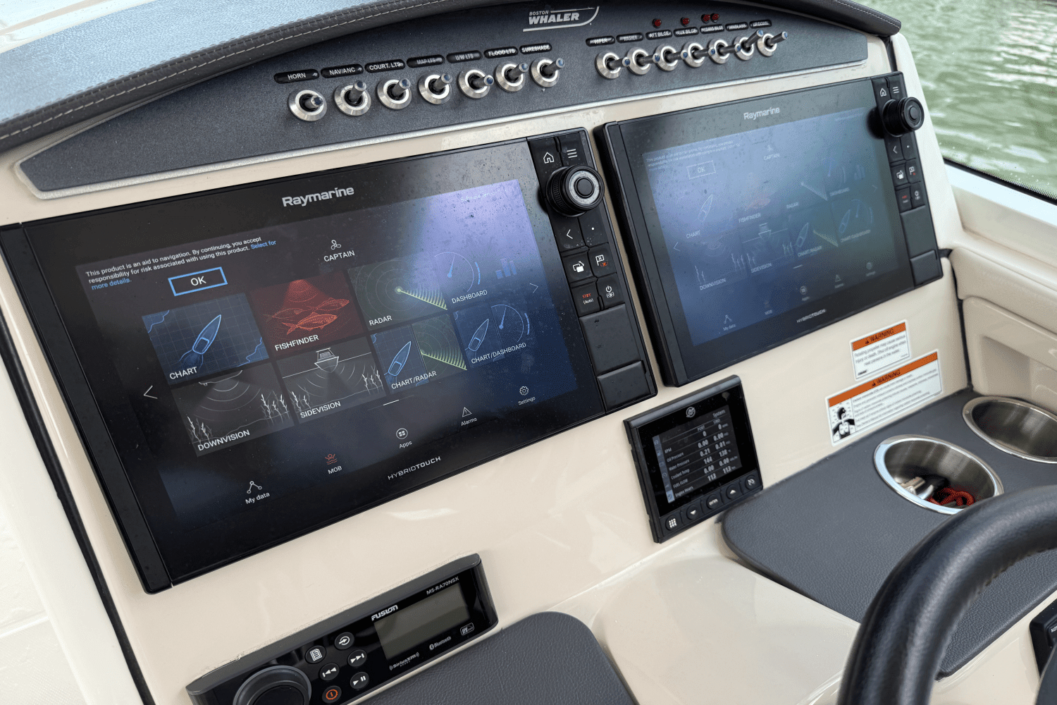 2022 Boston Whaler 320 VANTAGE Image Thumbnail #18
