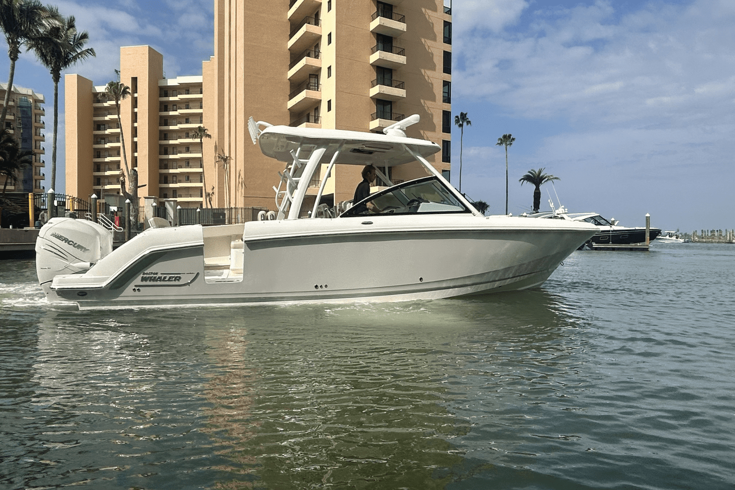 2022 Boston Whaler 320 VANTAGE Image Thumbnail #9