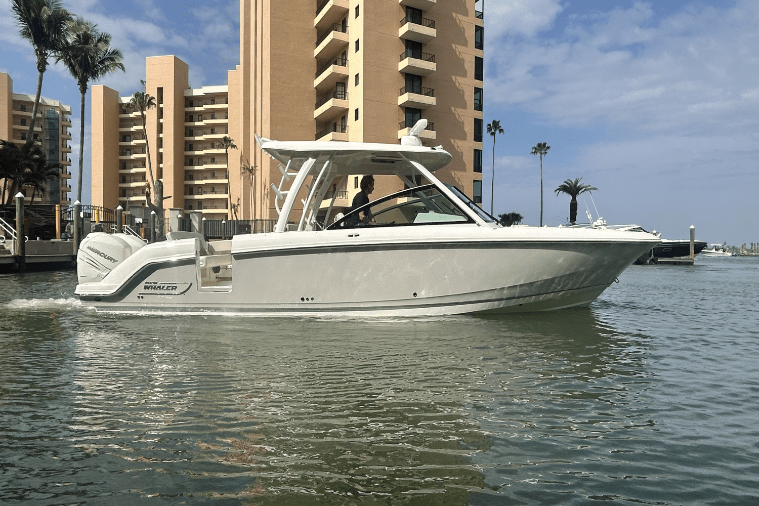 2022 Boston Whaler 320 VANTAGE Image Thumbnail #1