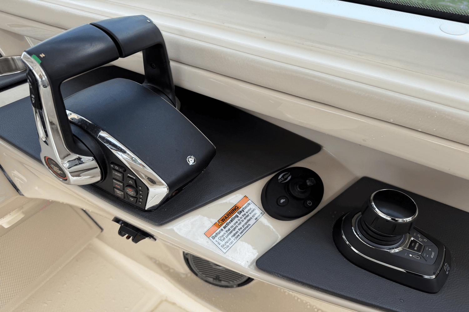 2022 Boston Whaler 320 VANTAGE Image Thumbnail #22