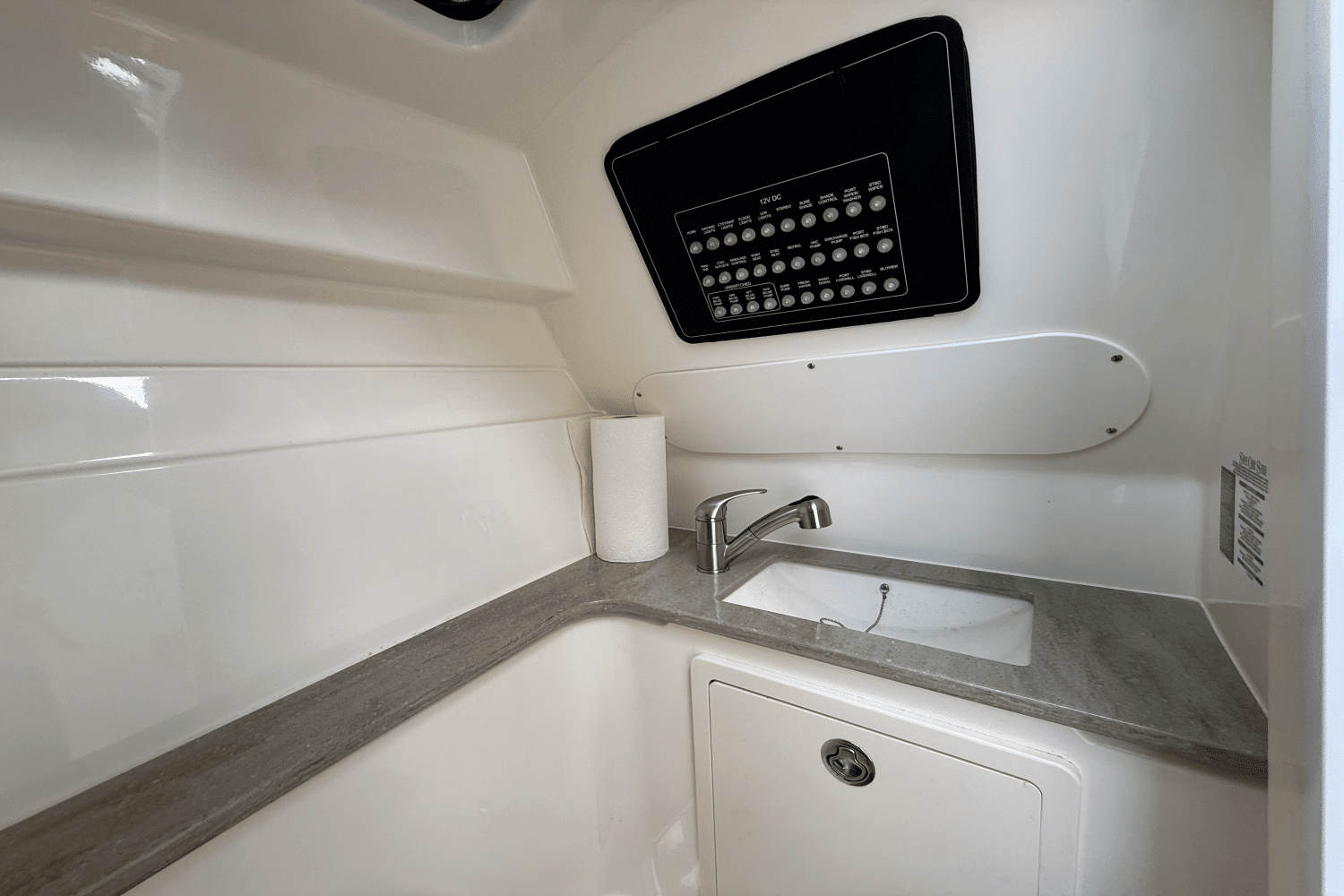 2022 Boston Whaler 320 VANTAGE Image Thumbnail #36