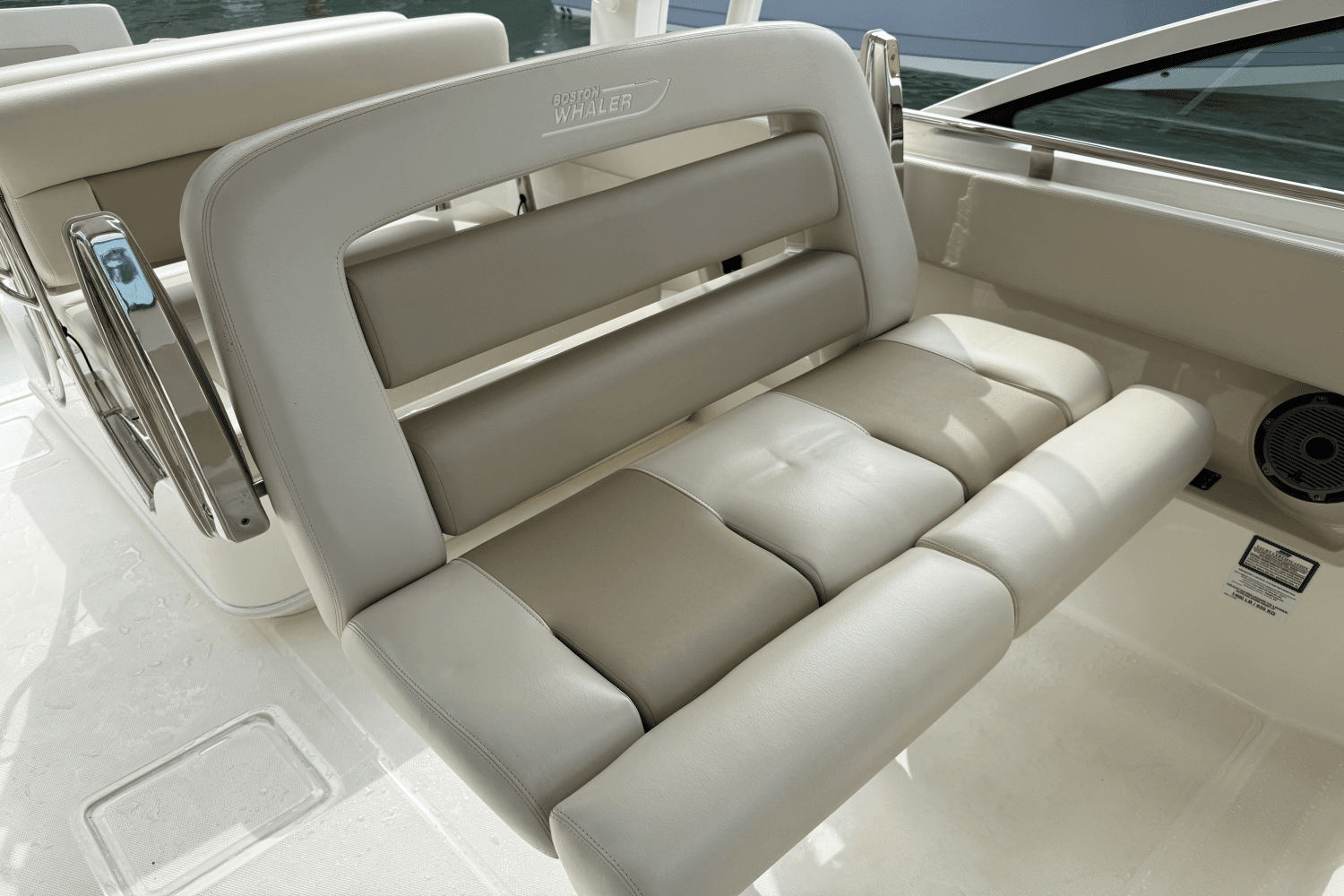 2022 Boston Whaler 320 VANTAGE Image Thumbnail #27