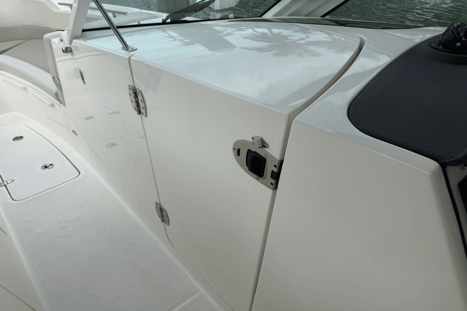 2022 Boston Whaler 320 VANTAGE Image Thumbnail #37
