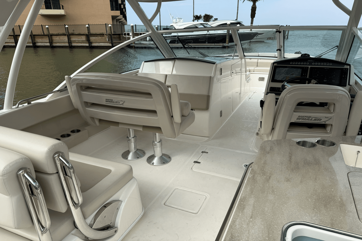 2022 Boston Whaler 320 VANTAGE Image Thumbnail #17