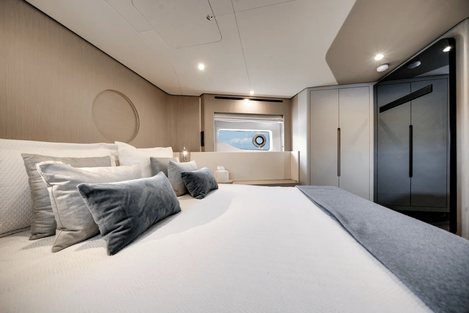 2023 Azimut 68 FLY Image Thumbnail #31
