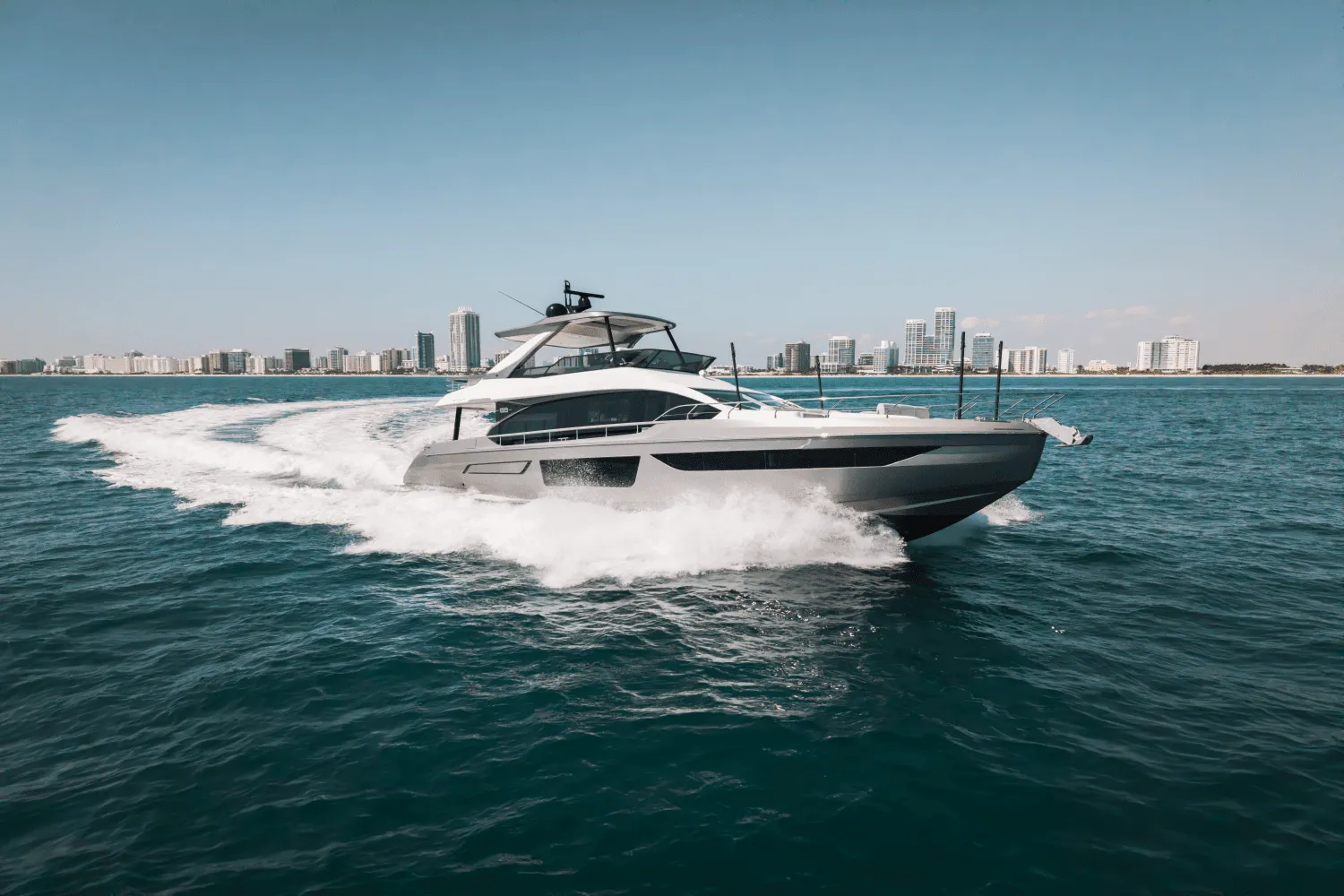 2023 Azimut 68 FLY Image Thumbnail #1