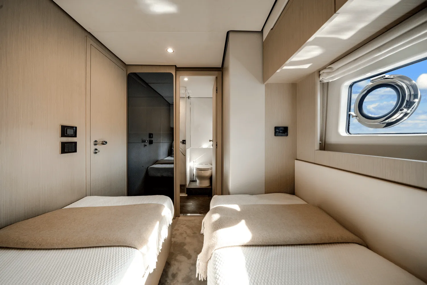 2023 Azimut 68 FLY Image Thumbnail #36