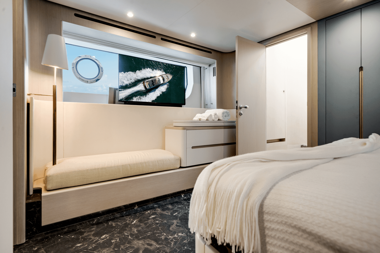 2023 Azimut 68 FLY Image Thumbnail #39