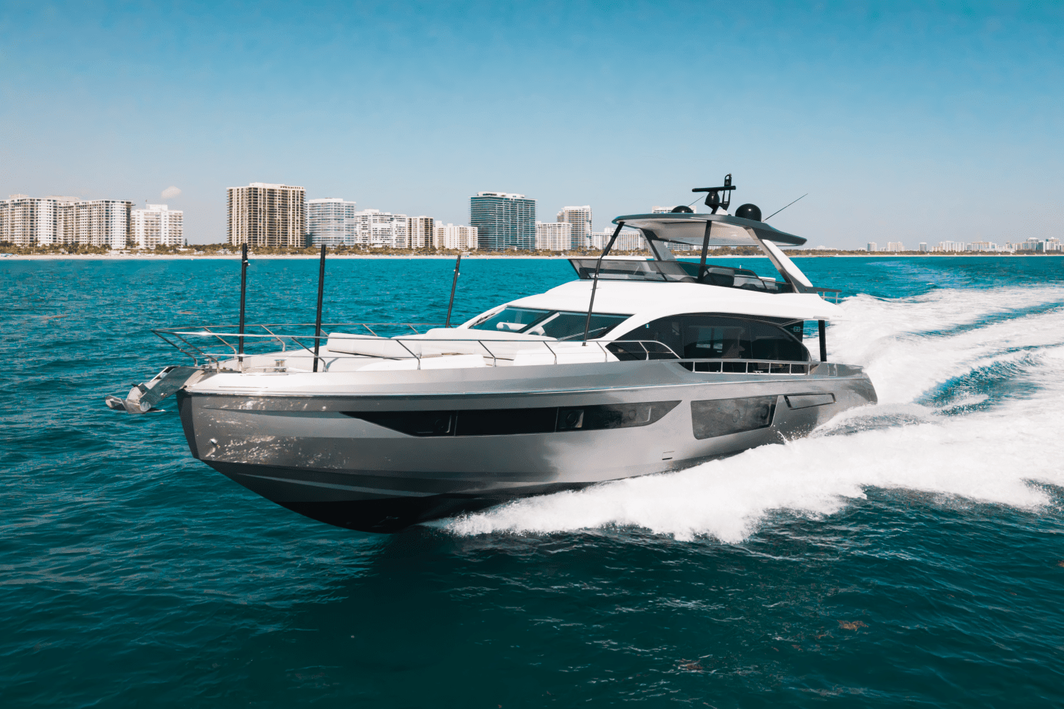 2023 Azimut 68 FLY Image Thumbnail #1