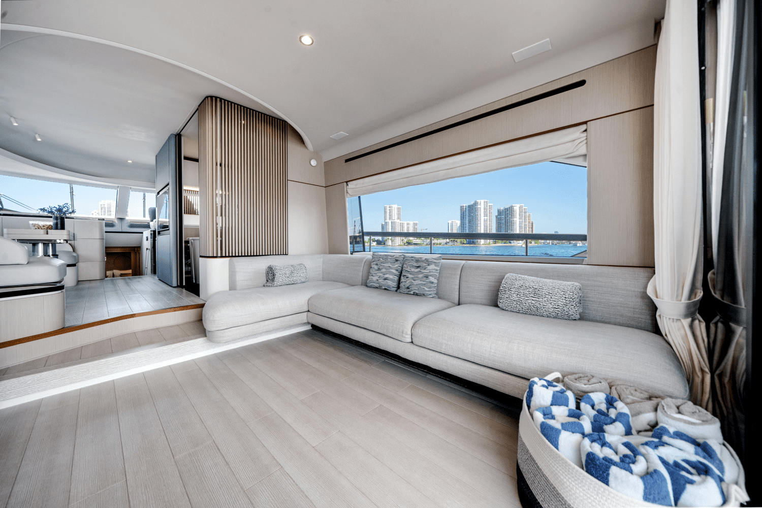 2023 Azimut 68 FLY Image Thumbnail #21