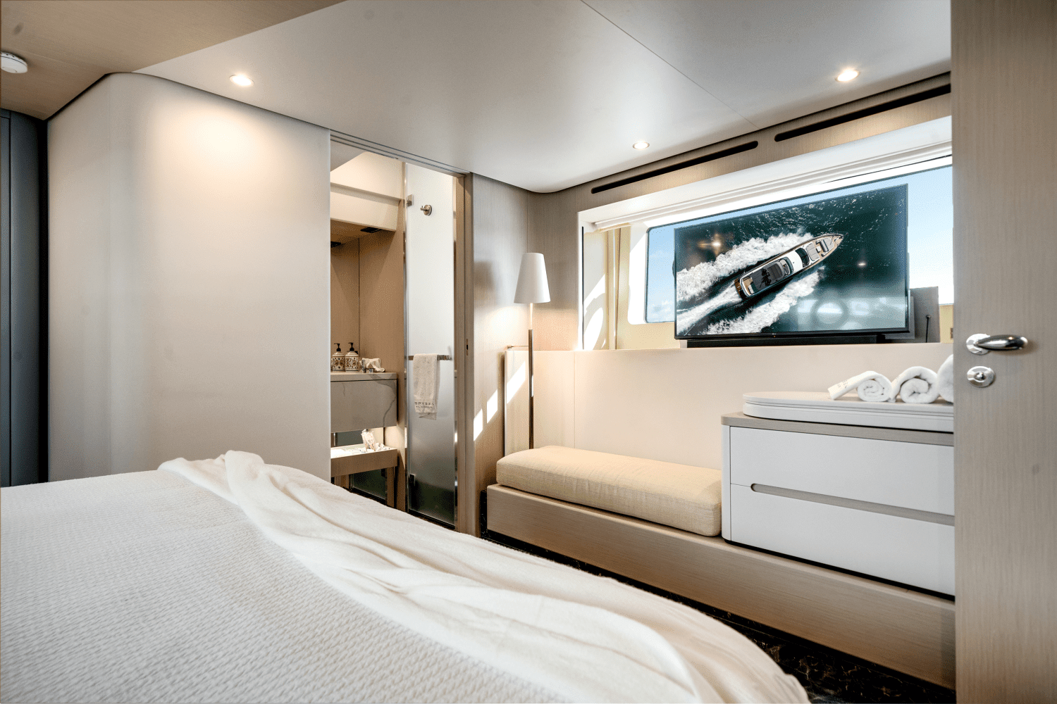 2023 Azimut 68 FLY Image Thumbnail #40