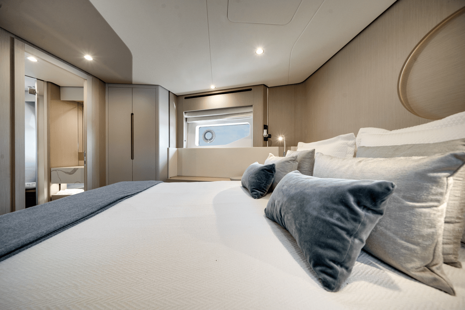 2023 Azimut 68 FLY Image Thumbnail #32