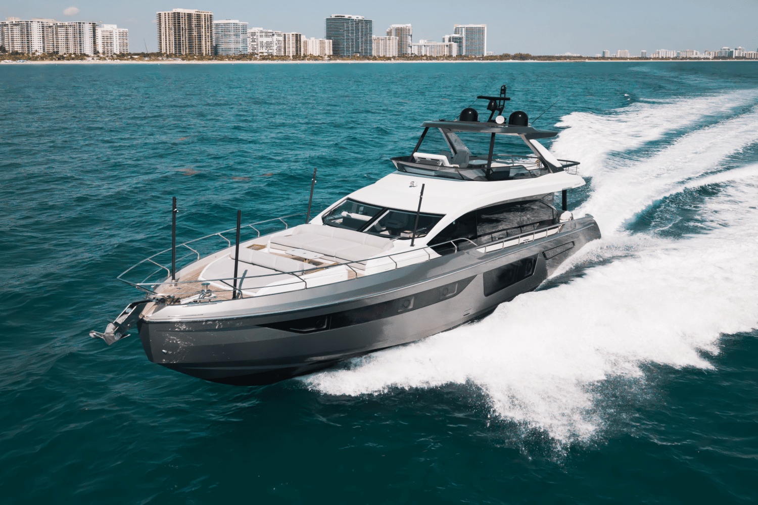 2023 Azimut 68 FLY Image Thumbnail #3