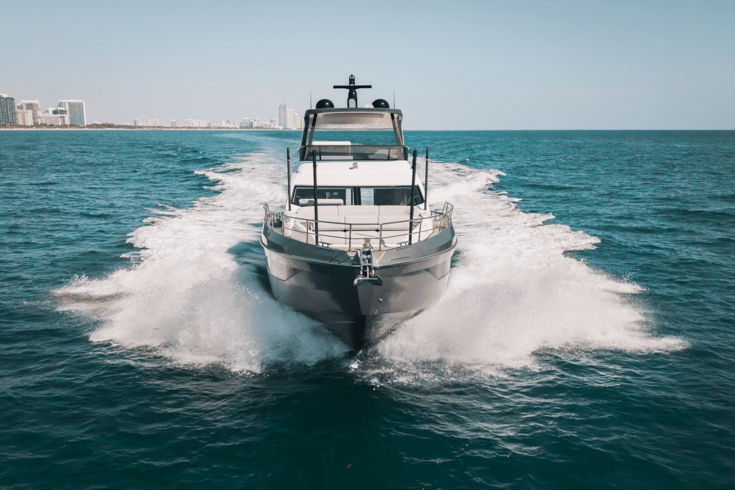 2023 Azimut 68 FLY Image Thumbnail #4