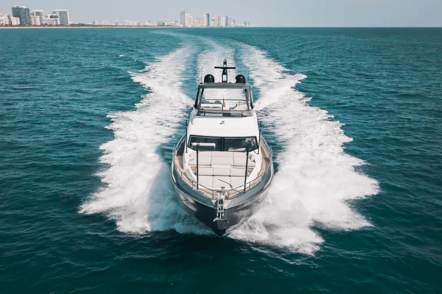 2023 Azimut 68 FLY Image Thumbnail #4