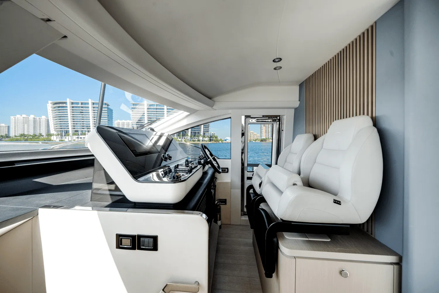 2023 Azimut 68 FLY Image Thumbnail #29
