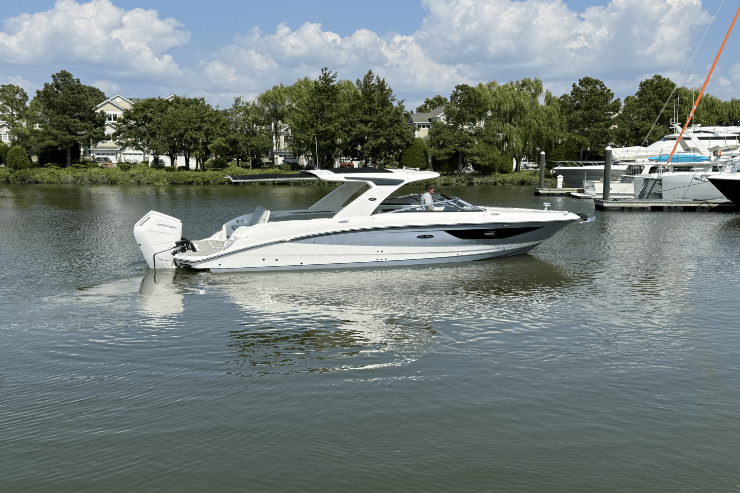 Thumbnail 3 for 2025 Sea Ray SLX 350 Outboard