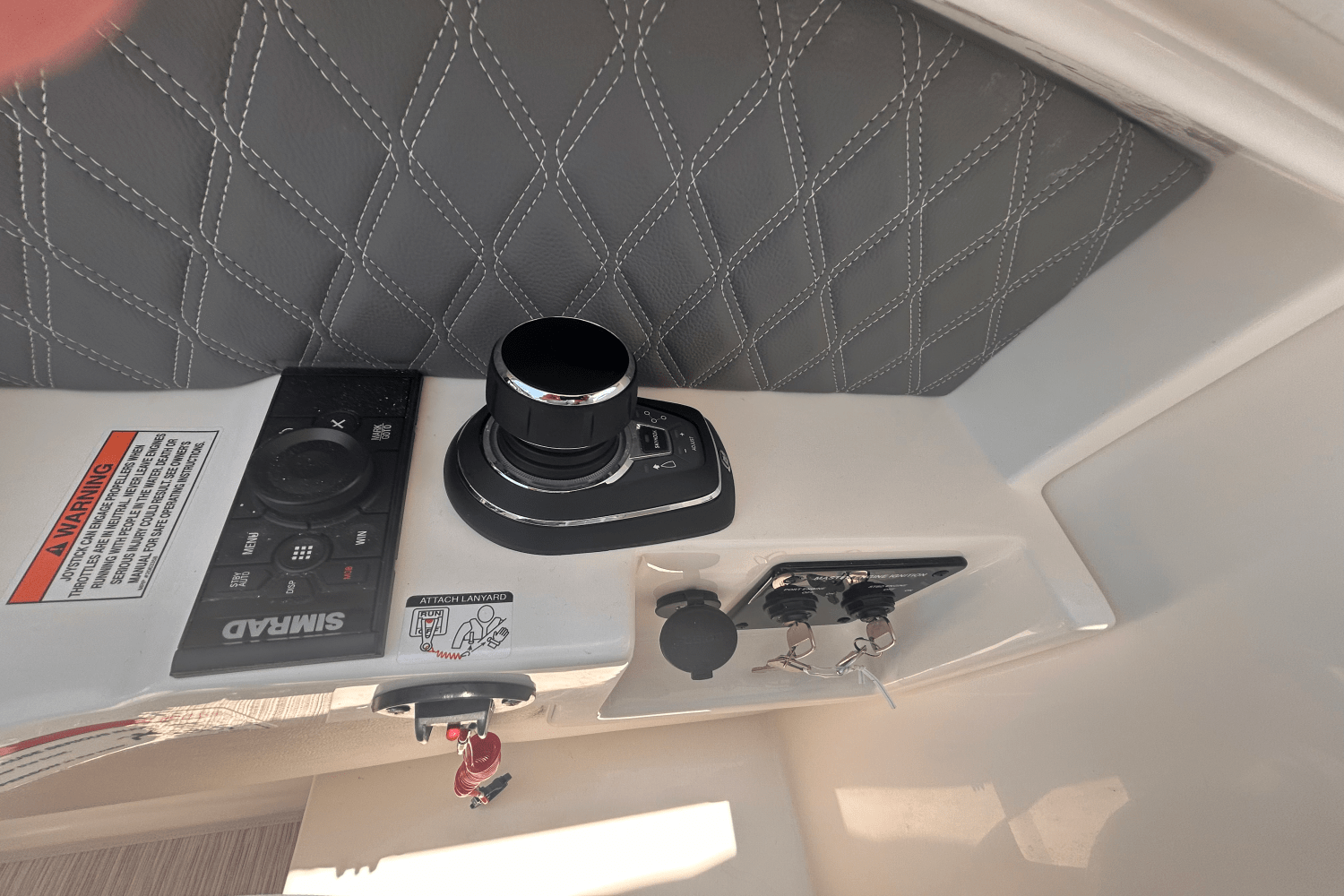 2025 Sea Ray SLX 350 Outboard Image Thumbnail #30