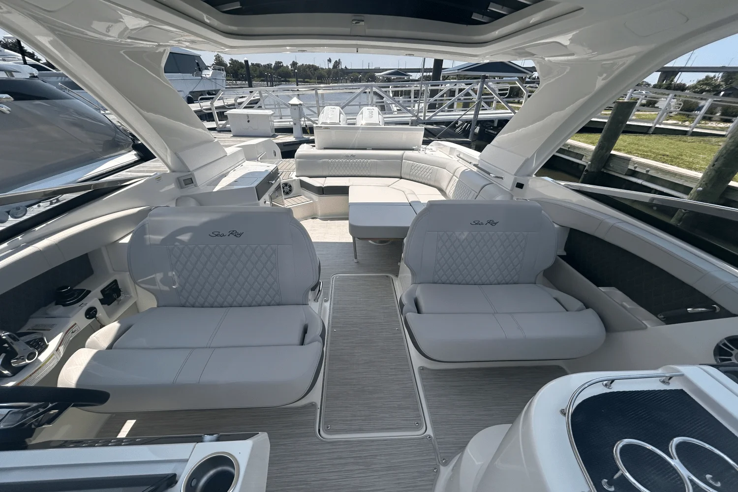 2025 Sea Ray SLX 350 Outboard Image Thumbnail #25